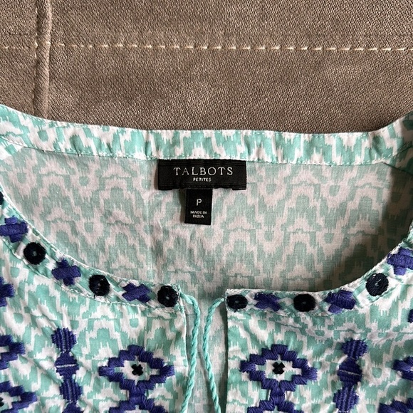 Talbots Green Embellished Tie Front Blouse
New but without tag - Picture 2 of 9